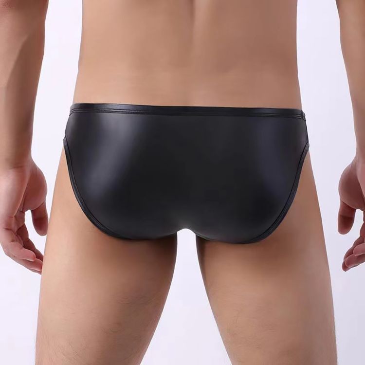 Image de RFE – Slip wetlook avec boutons-pression - Medium